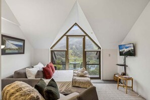 Unclassified image, 2 of 22, button