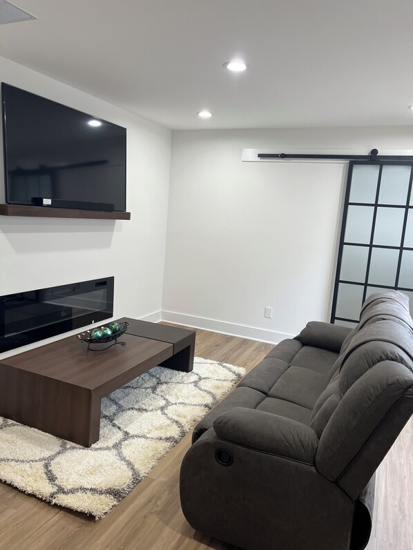 Living area - Charming 3-bedroom house with AC, WiFi in welcoming Atlanta (Atlanta)