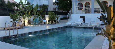 Outdoor pool, a heated pool
