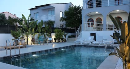 Exklusive Villa in Urla mit Meerblick, Palmen & Privatpool