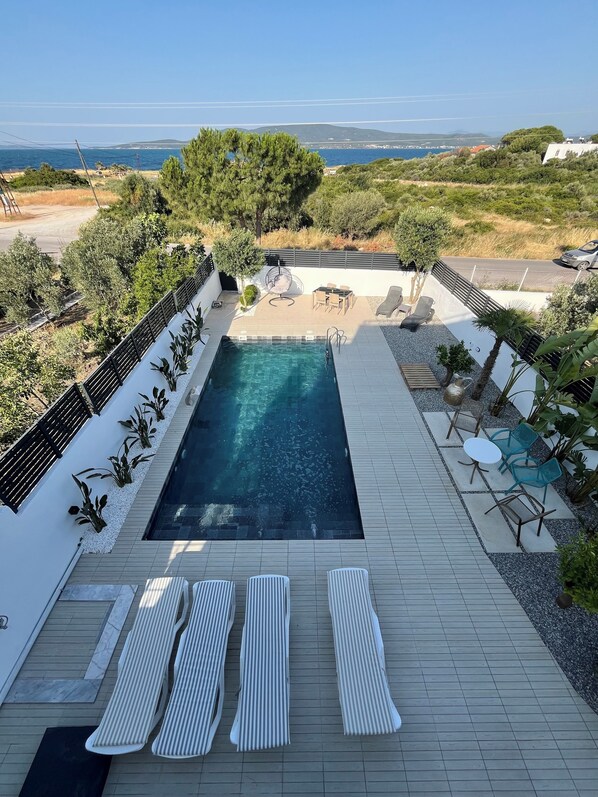 Outdoor pool, a heated pool