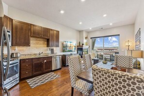 Appartamento Comfort, 2 camere da letto, vista montagna | Area soggiorno
