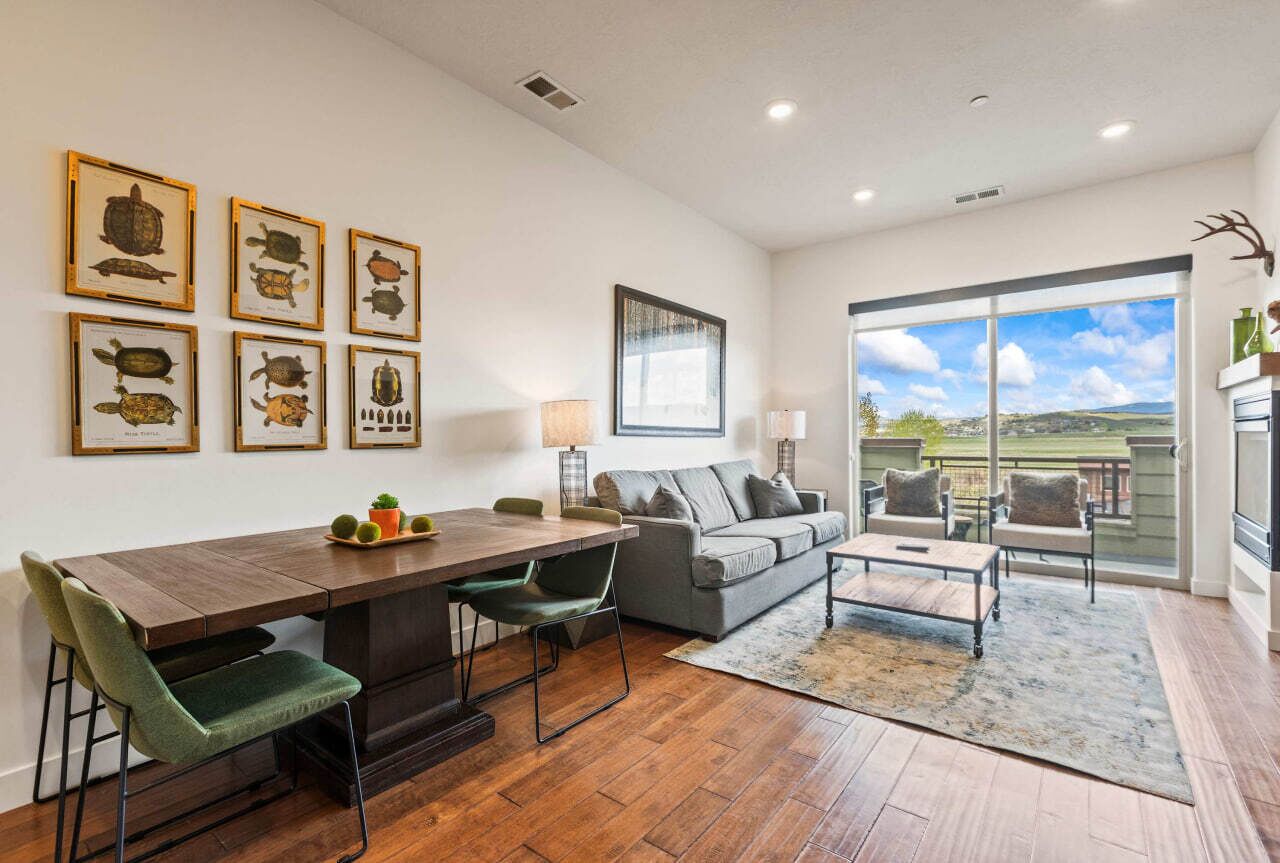 Family Apartment, 2 Bedrooms, Mountain View | Living area