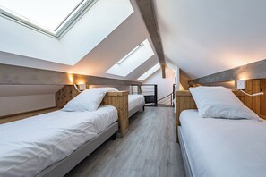 4 bedrooms, iron/ironing board, bed sheets