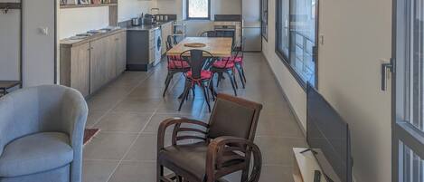 المنشأة من الداخل