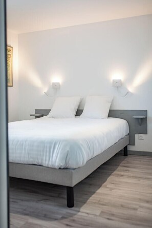 2 bedrooms, bed sheets