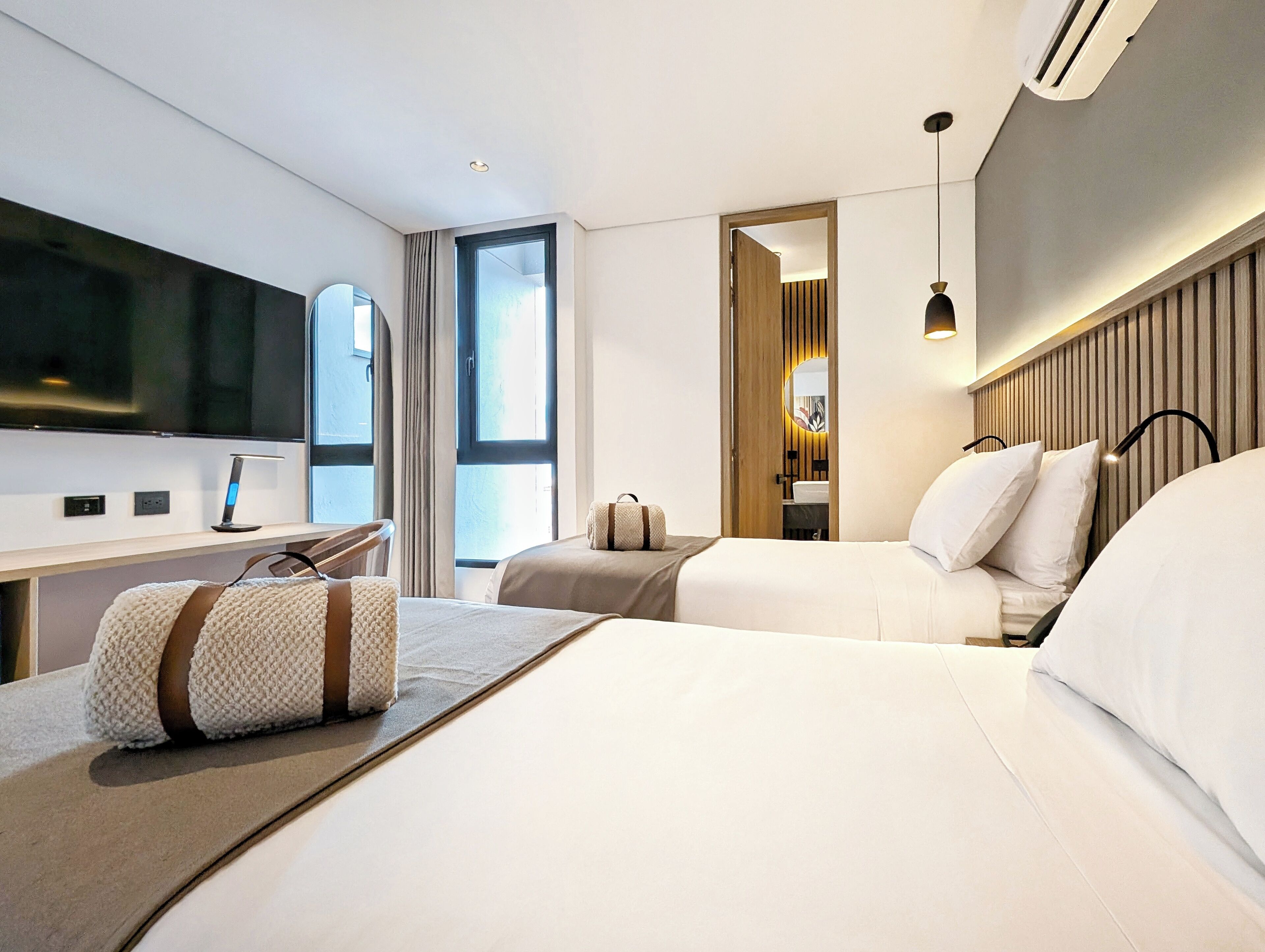 标准双床房 | 迷你吧、客房内保险箱、特色装修、特色家居