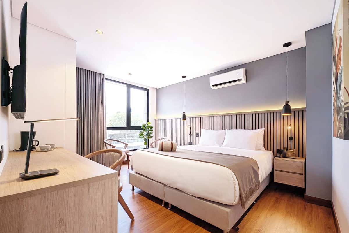 Chambre Double Luxe, vue ville | Minibar, coffres-forts dans les chambres, décoration personnalisée