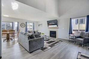Smart TV, fireplace