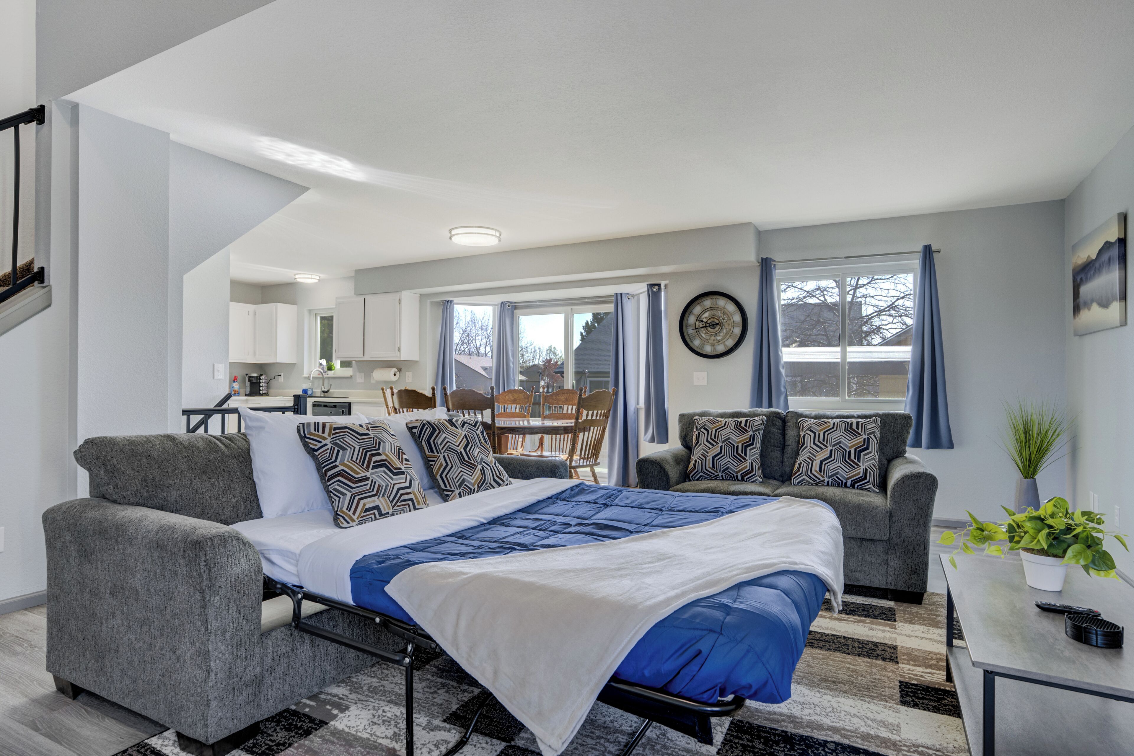 Una Smart TV, una chimenea