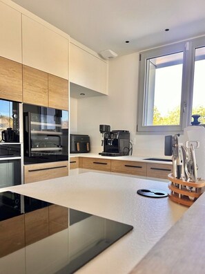 Réfrigérateur, micro-ondes, four, lave-vaisselle