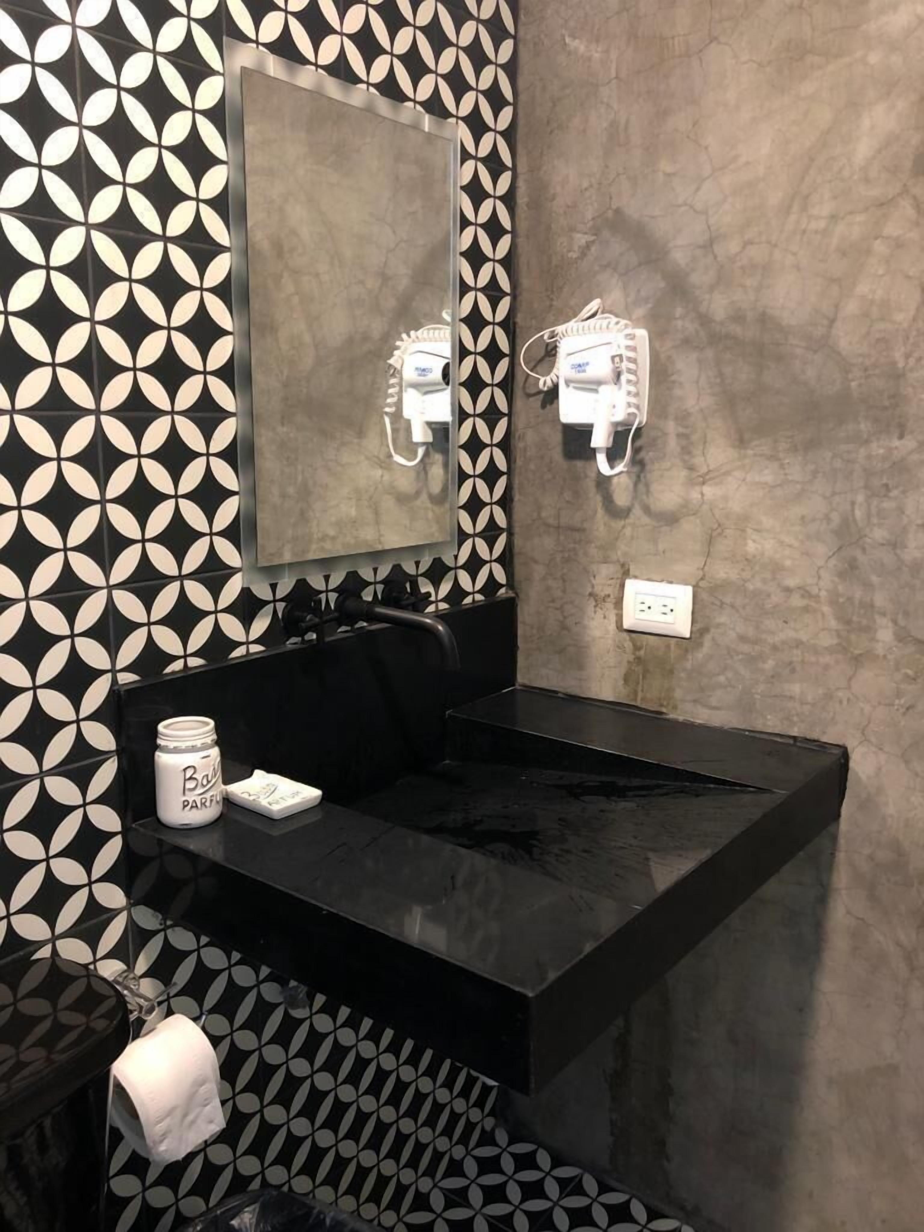 Junior Suite, Balcony, City View | Bathroom | Shower, free toiletries, hair dryer, towels