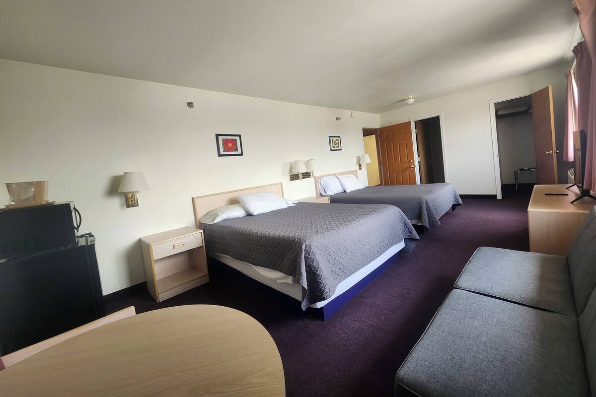 Standard Single Room, Non Smoking, Mountain View | Laptop workspace, WiFi (free), bed sheets