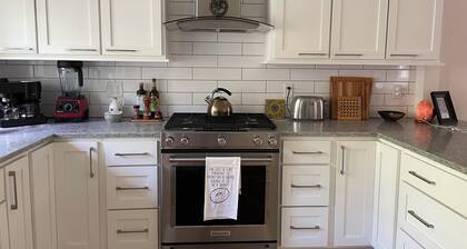 Charming 2-bedroom house on quiet street in Carbondale