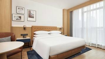 Chambre, 1 trĂšs grand lit, vue ville