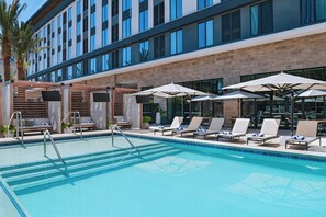 Outdoor pool, cabanas (surcharge), pool umbrellas - AC Hotel Las Vegas Symphony Park (Las Vegas)