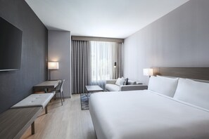 Desk, laptop workspace, blackout curtains, iron/ironing board - Ac Hotel Las Vegas Symphony Park (Las Vegas)