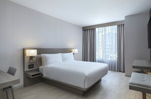 In-room safe, desk, laptop workspace, blackout curtains - AC Hotel Las Vegas Symphony Park (Las Vegas)