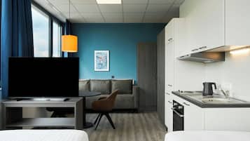 Studio, 2 Einzelbetten (Guest room, Sofa bed) | Eigene Küche | Wasserkocher, Esstisch