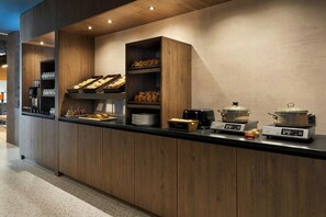 Tägliches Frühstücksbuffet gegen Gebühr
