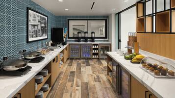 Free daily continental breakfast