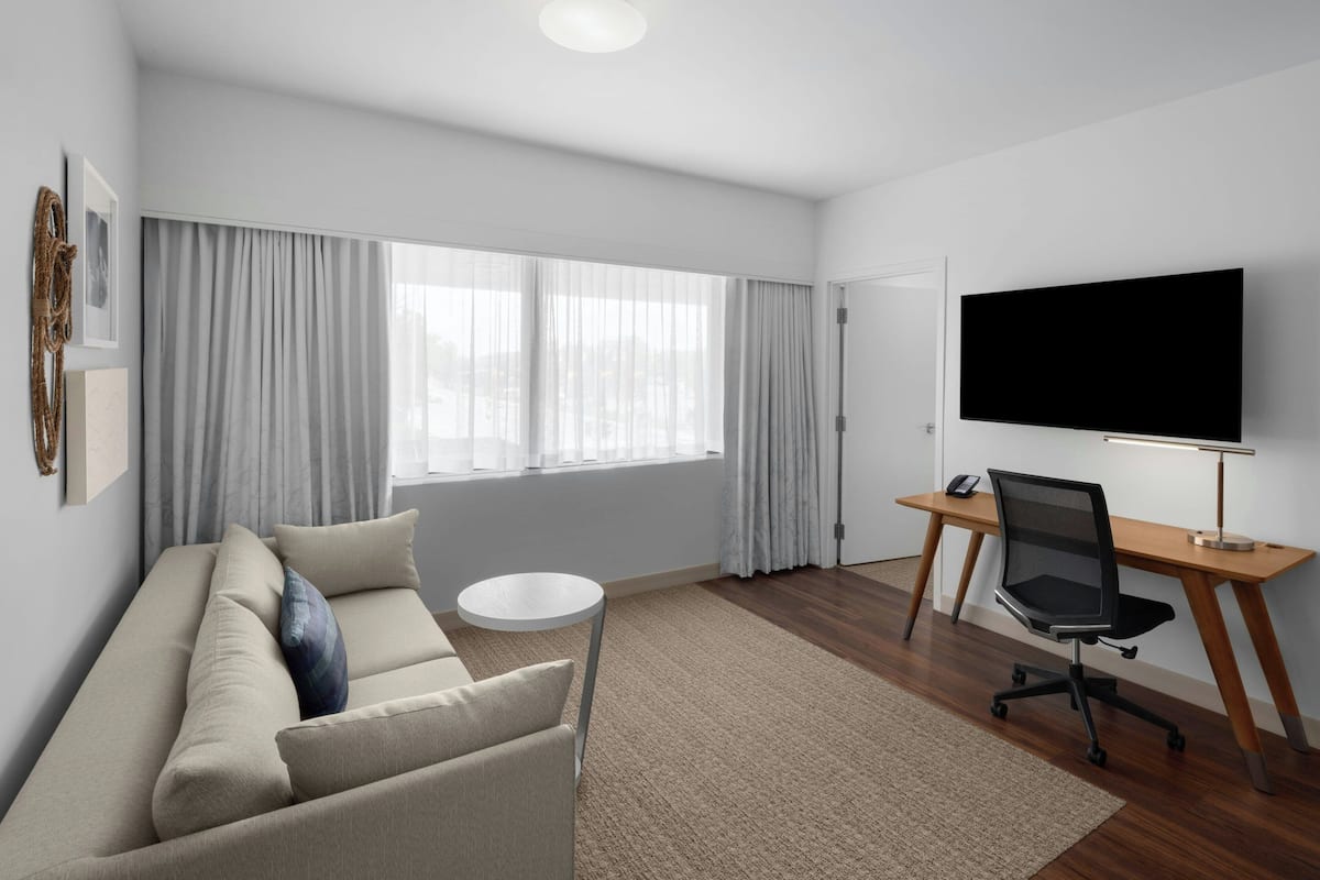 Smart TV de 55 pulgadas con canales por cable, Netflix