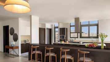 Apartamento, 3 quartos, sacada, vista para a cidade | Quartos à prova de som, ferros/tábuas de passar roupa