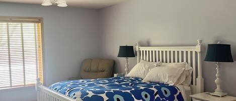3 dormitorios, tabla de planchar con plancha, wifi y ropa de cama