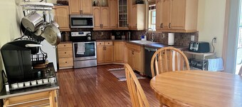 Charming 3-bedroom cottage in Onekama, town between two lakes