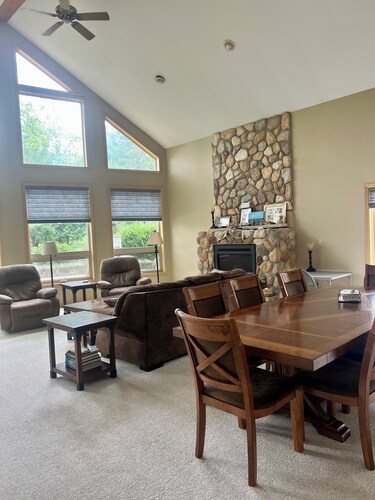Charming 3-bedroom cottage in Onekama, town between two lakes