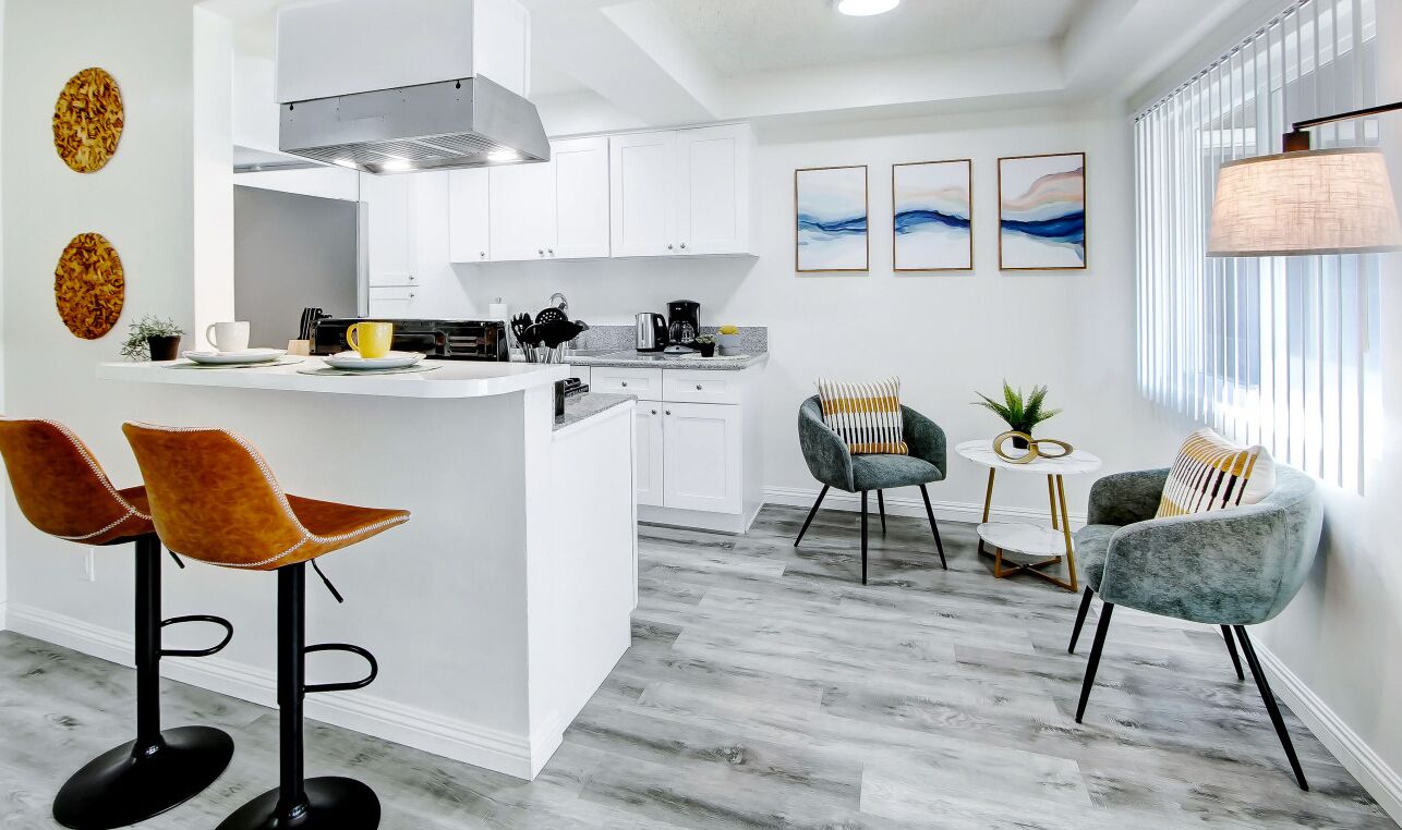 Kylskåp, mikrovågsugn, ugn och spishäll