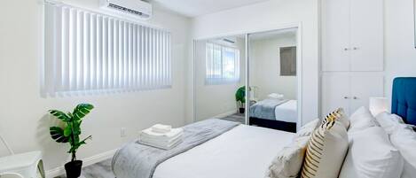 1 habitación, tabla de planchar con plancha, wifi gratis y ropa de cama