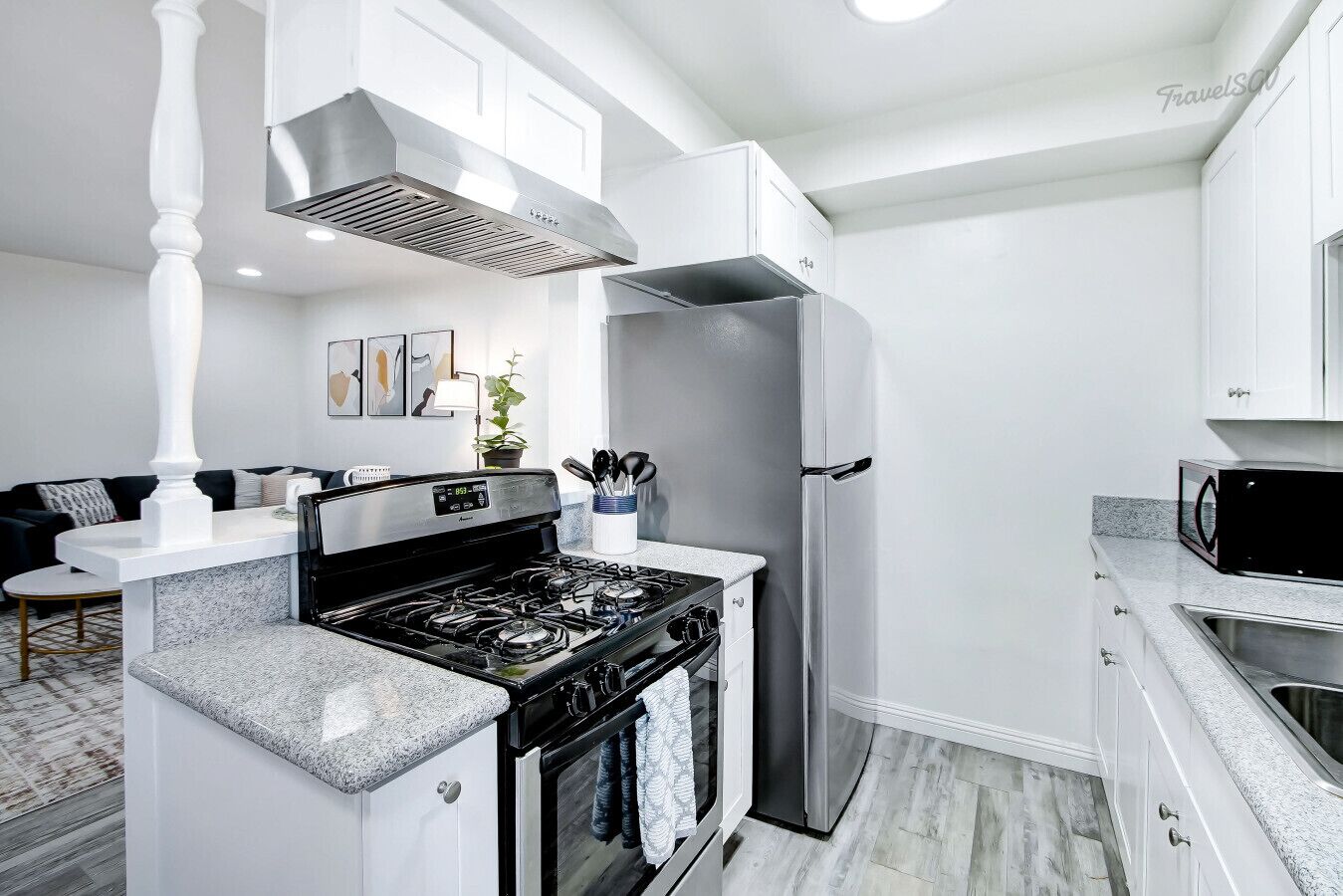 Kjøleskap, mikrobølgeovn, ovn og kokeplater