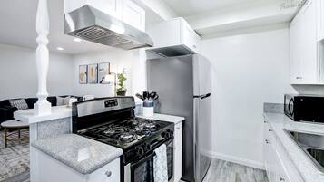 Frigorífic, microones, forn i placa de cuina