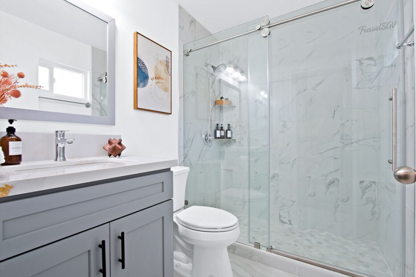 吹风机、毛巾、肥皂、洗发水