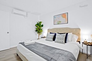 3 bedrooms, iron/ironing board, free WiFi, bed sheets - Modern 3BR Unit + Parking + Near DTLA #TravelSGV (Alhambra)