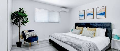 1 habitación, tabla de planchar con plancha, wifi gratis y ropa de cama