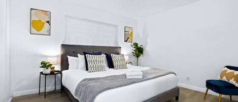 2 عدّة غرف نوم ومكواة/لوح كي وواي فاي مجانًا وملاءات أسرّة