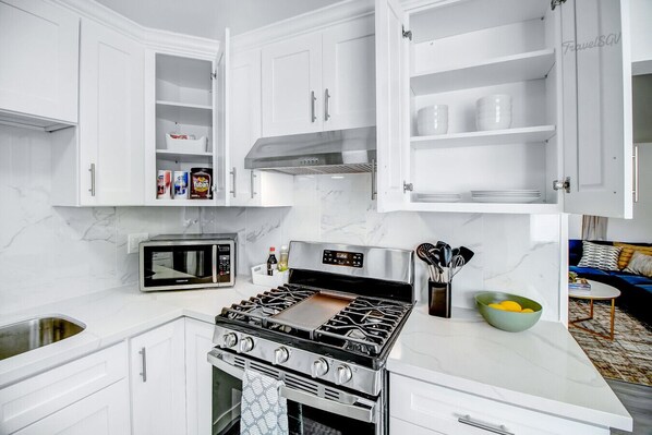 Fridge, microwave, oven, stovetop