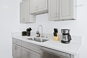 Fridge, microwave, oven, stovetop - Modern 2BR Unit + Parking + Near DTLA #TravelSGV (Alhambra)