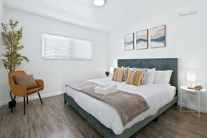 2 bedrooms, iron/ironing board, free WiFi, bed sheets - Modern 2BR Unit + Parking + Near DTLA #TravelSGV (Alhambra)