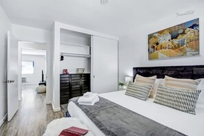 2 室のベッドルーム、アイロン / アイロン台、WiFi (無料)、ベッドシーツ