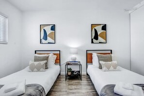 2 bedrooms, iron/ironing board, free WiFi, bed sheets