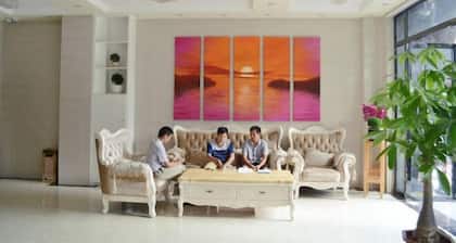 Meili Shiguang Holiday Hotel