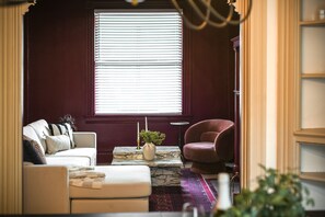 Smart TV, ping pong - Steel City Speakeasy | Theater • Games • Stadiums (Pittsburgh)