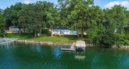 Stunning Eagle Lake - Newly Renovated Cabin