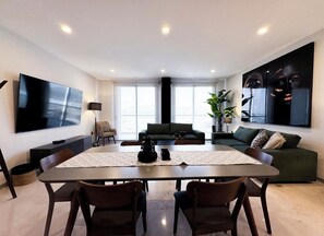 Smart TV, computer monitors, printers - Spacious 3-bedroom apartment with WiFi, fitness room in charming Juriquilla (Juriquilla)