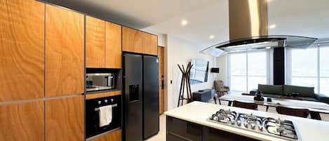 Fridge, microwave, oven, coffee/tea maker