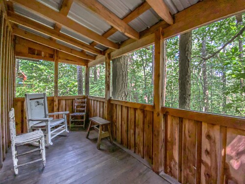 Cozy 3-bedroom cabin just 3 miles from the Buffalo River!