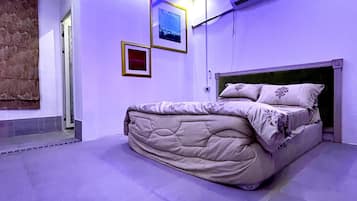 Deluxe Single Room, Patio, Desert View | Memory foam beds, laptop workspace, free WiFi, bed sheets